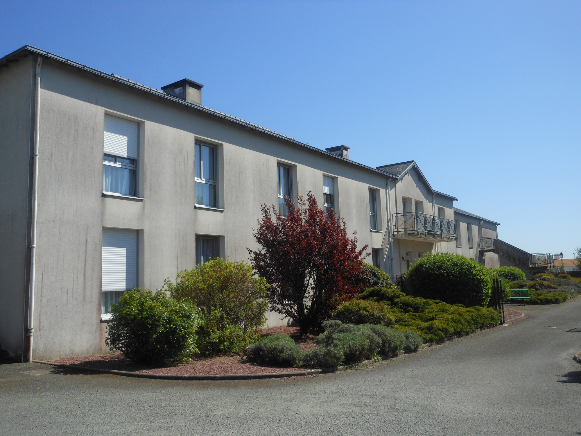 batiment de l'ehpad, vue d'ensemble de l'extérieur